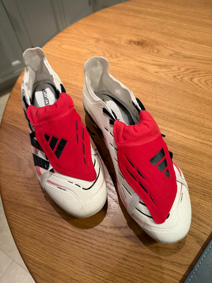 Football boots - Image 1