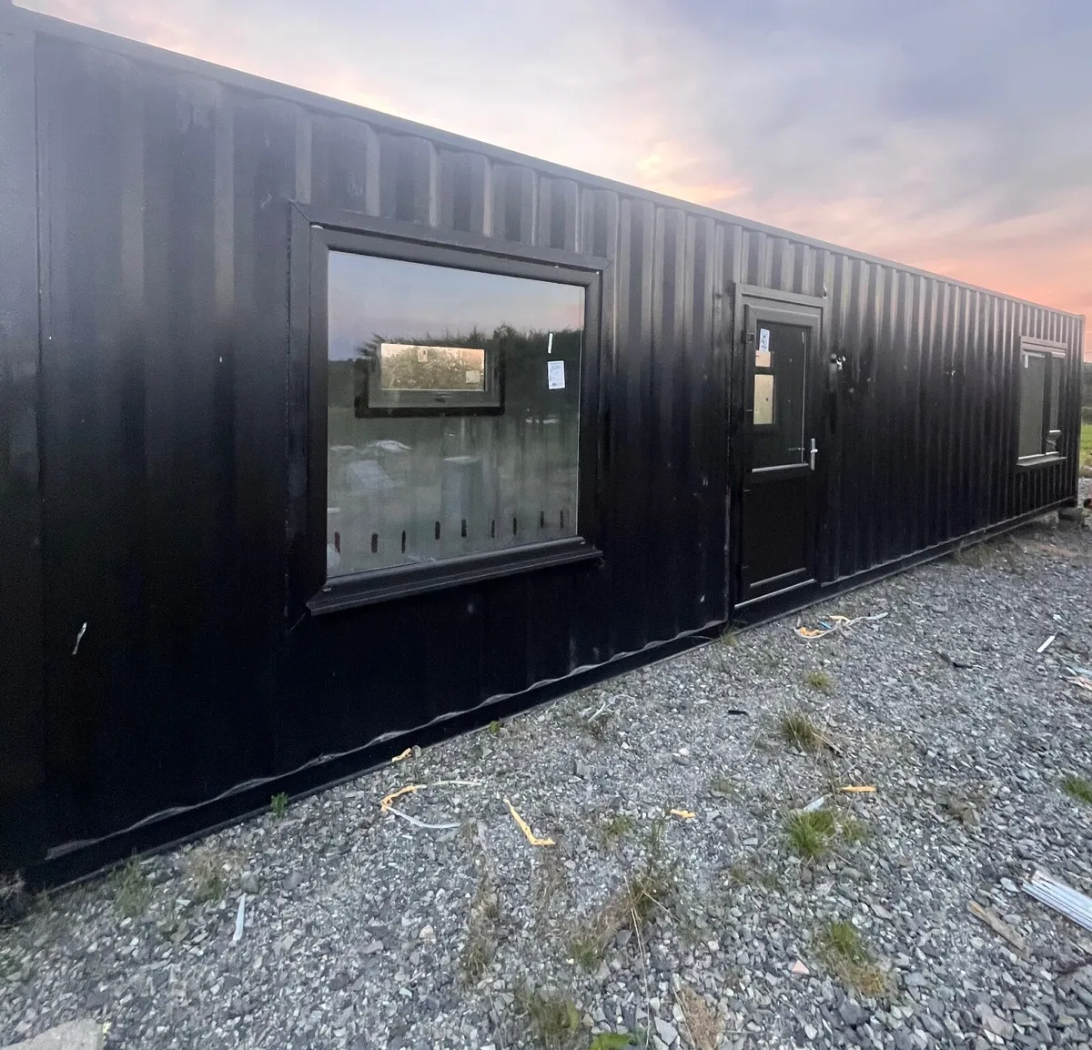 Shipping container - Image 1