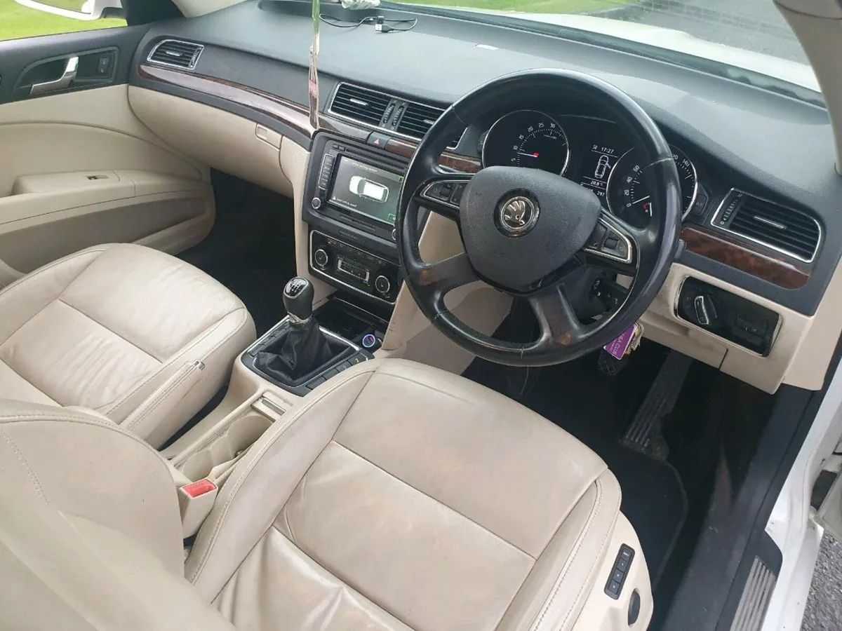 Skoda Superb Estate Elegance 2.0 Diesel - Image 4