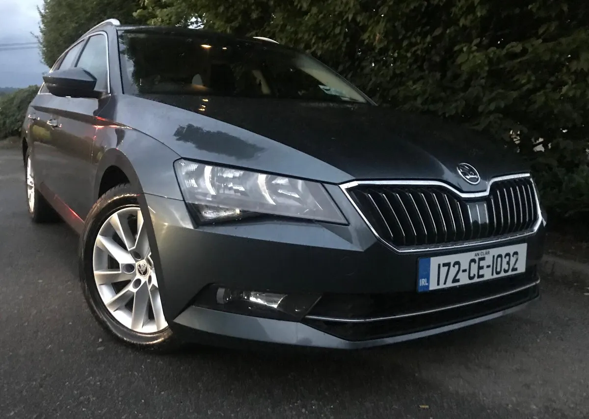 Skoda Superb Estate 1.6 TDI 120bhp Deluxe Edition - Image 2