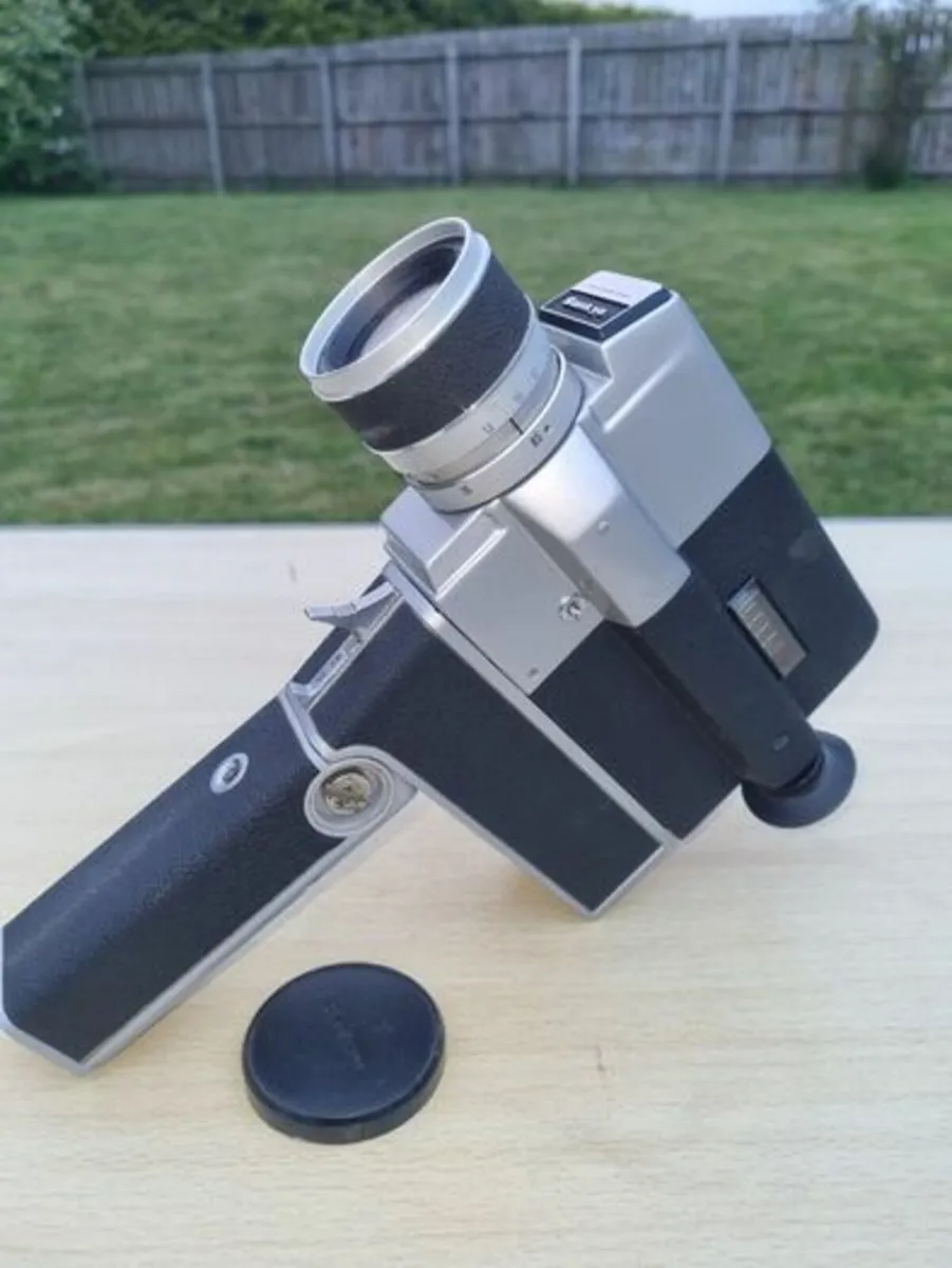Vintage Movie Camera - Sankyo Super CM 400 - Image 1