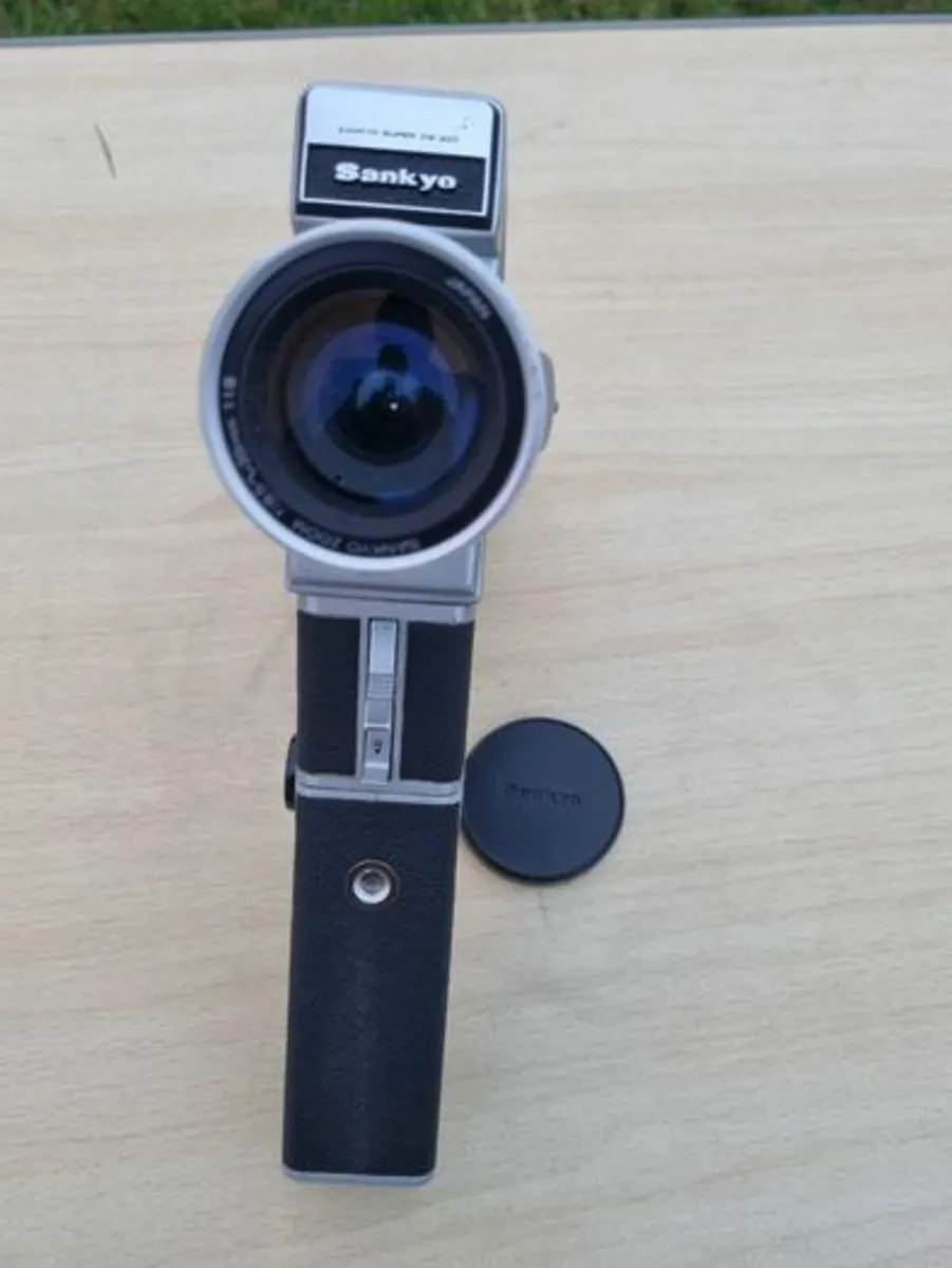 Vintage Movie Camera - Sankyo Super CM 400 - Image 4