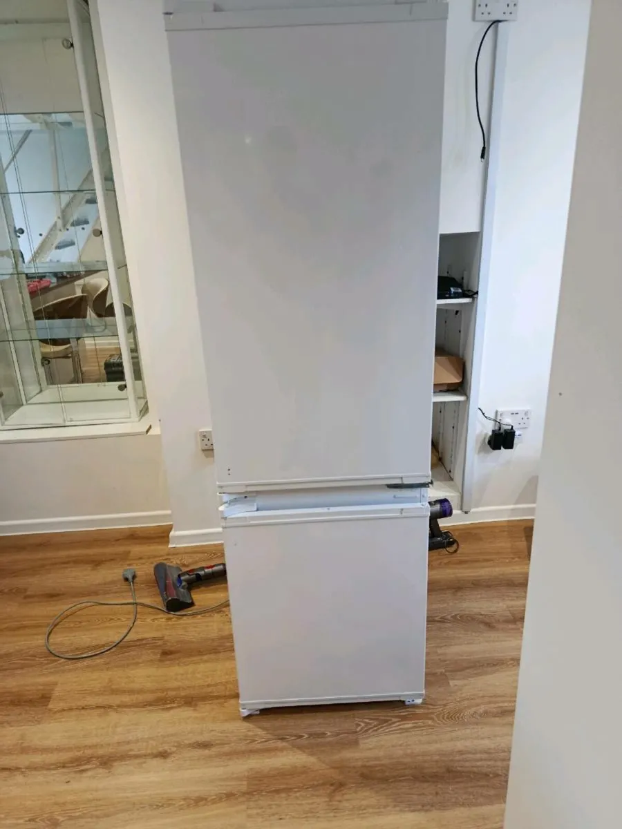 Integrated fridge - Image 4