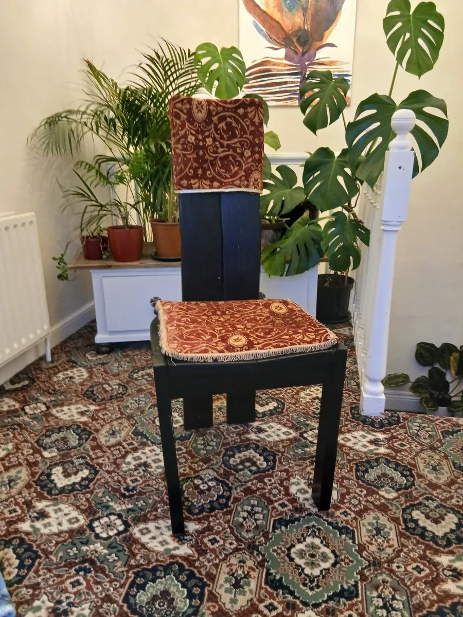 Stylish bedroom chair - Image 2