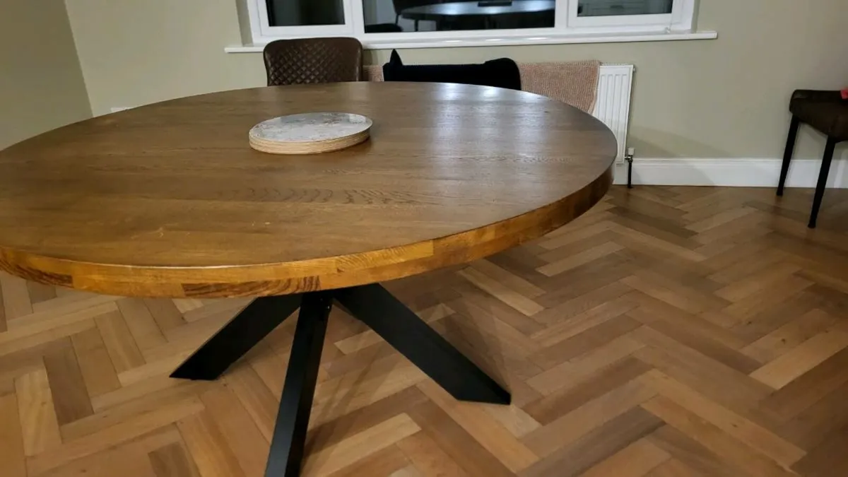 Oslo oak round table - Image 1