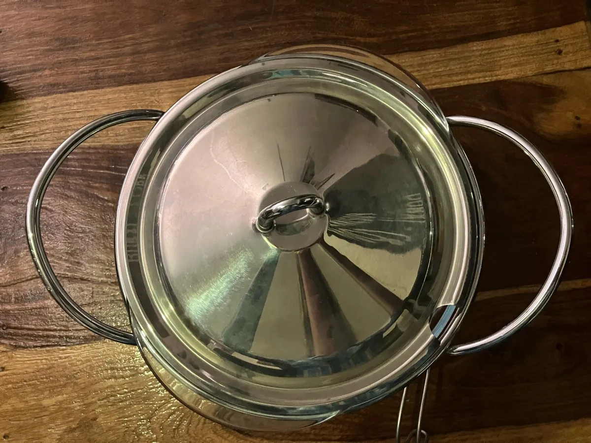 Glass chafing bowl with lid and ladle - Image 2