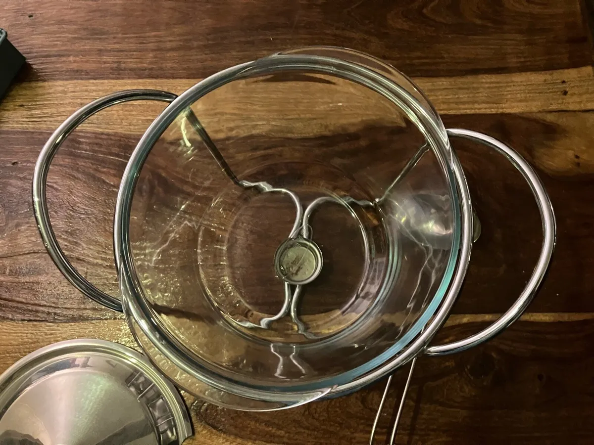 Glass chafing bowl with lid and ladle - Image 3