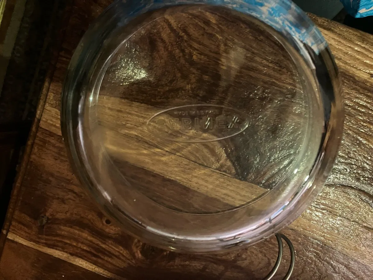 Glass chafing bowl with lid and ladle - Image 4