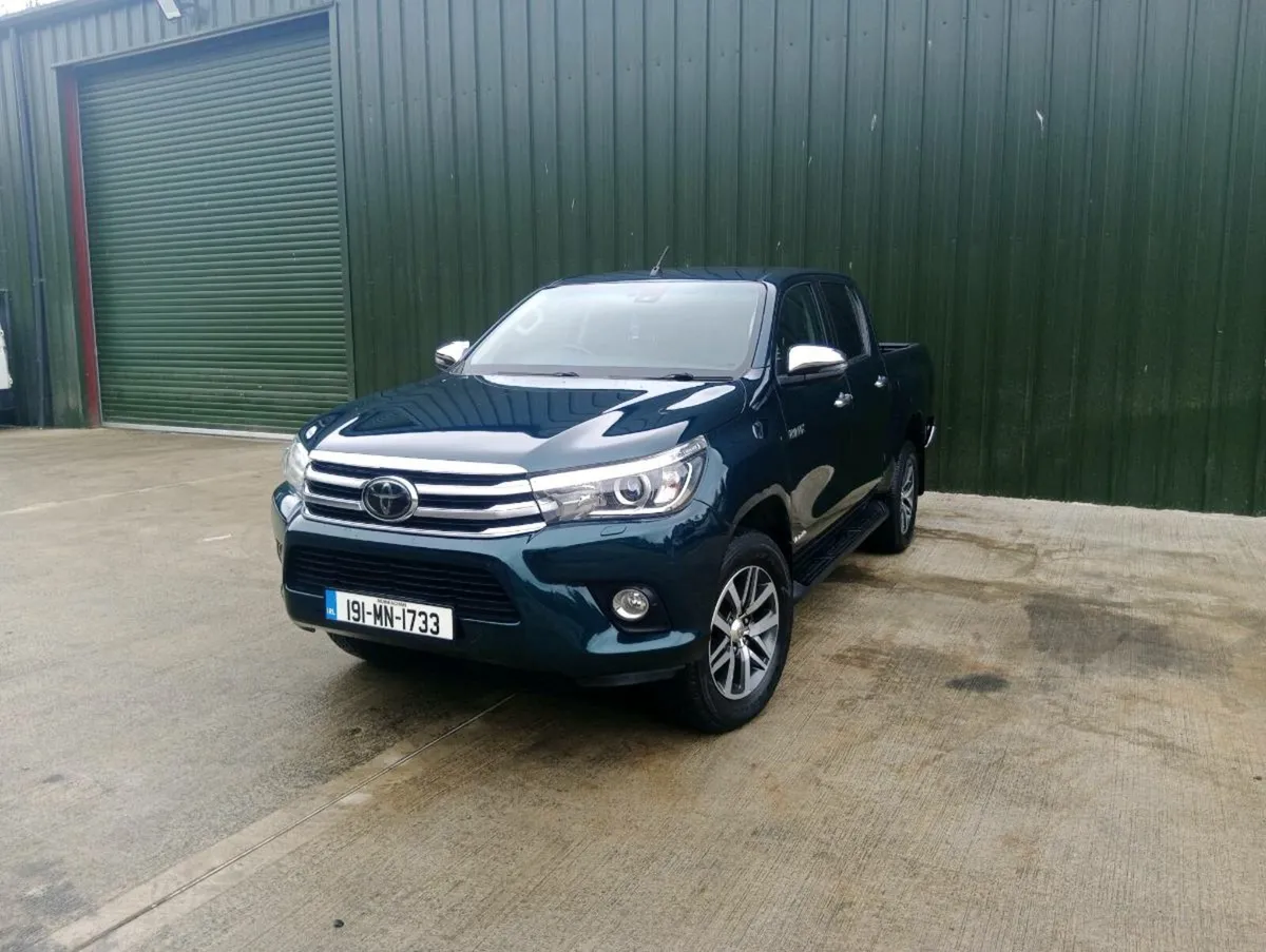 2019 TOYOTA HILUX - Image 1