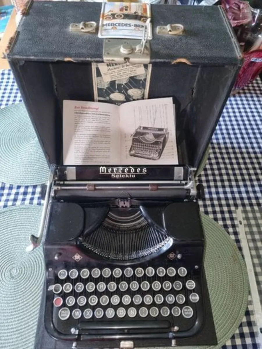 Vintage Mercedes Selekta typewriter - Image 2