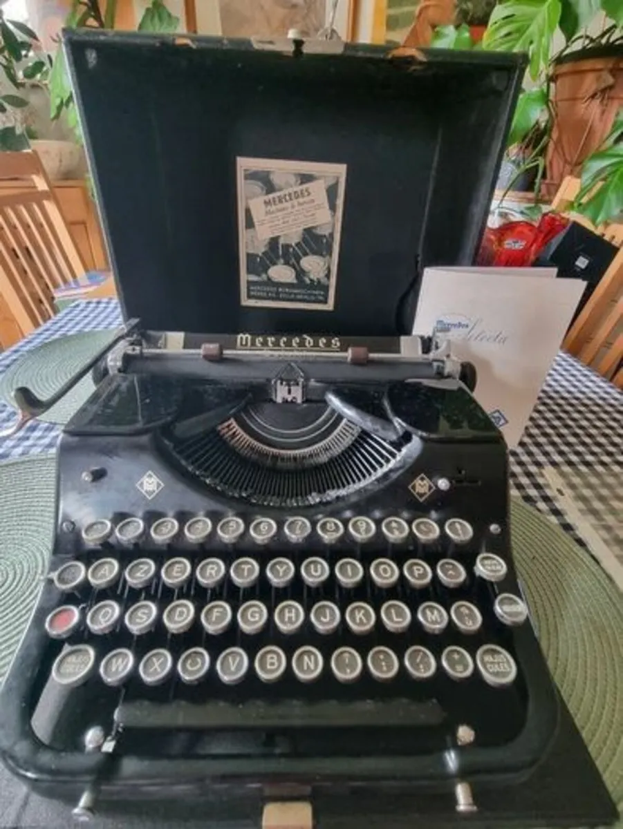 Vintage Mercedes Selekta typewriter - Image 1