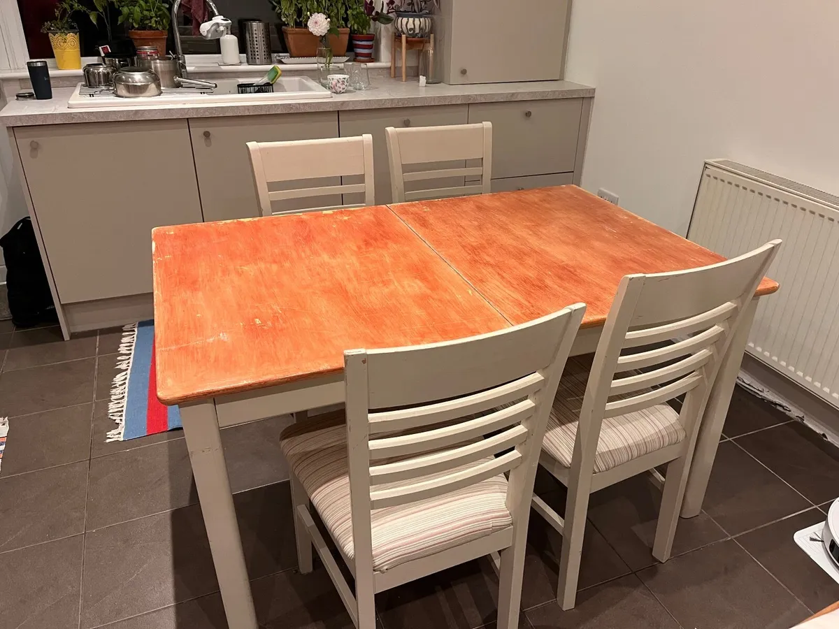 Extendable Table with 4 chairs - Image 2