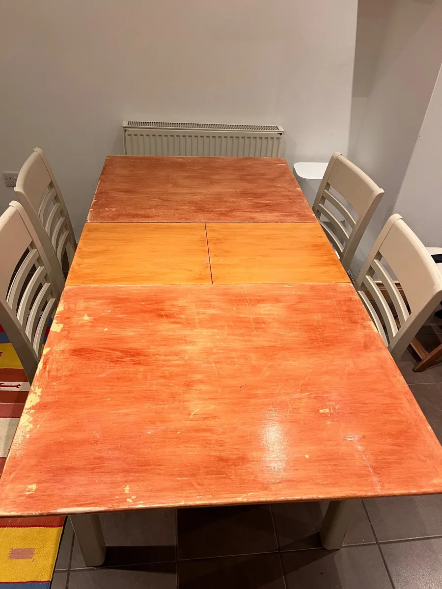 Extendable Table with 4 chairs - Image 3