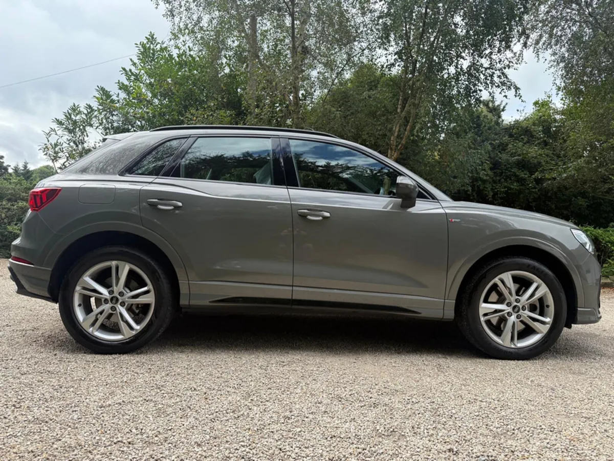 Audi Q3 E-TRON TFSI E 245 S-TRONIC S LINE - Image 4