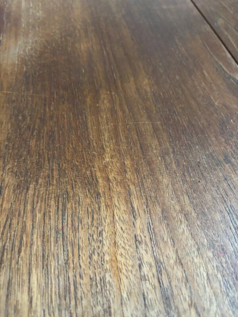 Table and chairs - Image 3