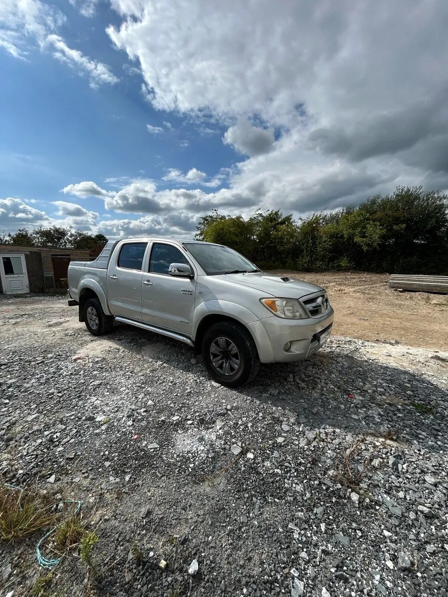 Toyota Hilux - Image 1