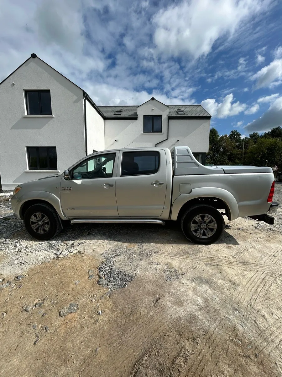 Toyota Hilux - Image 4
