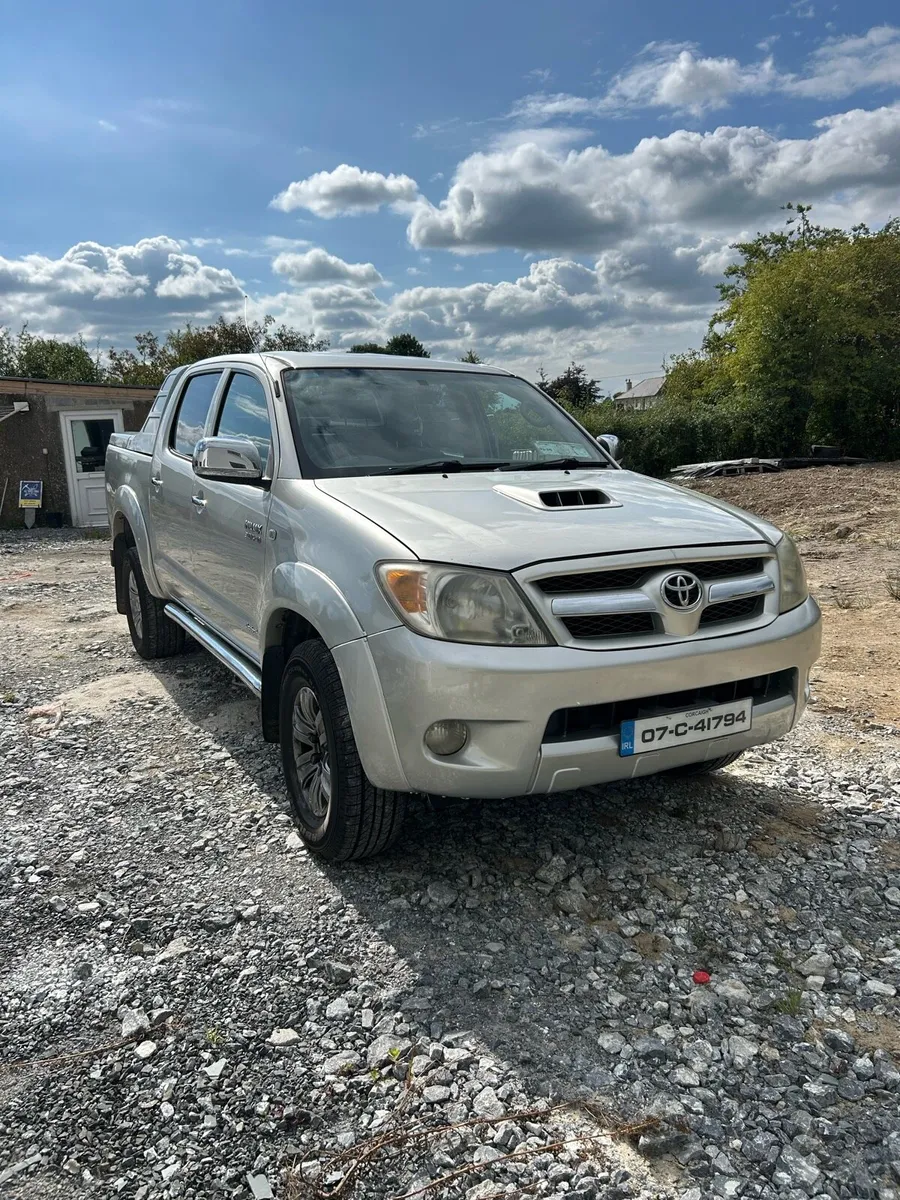 # NEW DOE # Invincible Hilux - Image 1