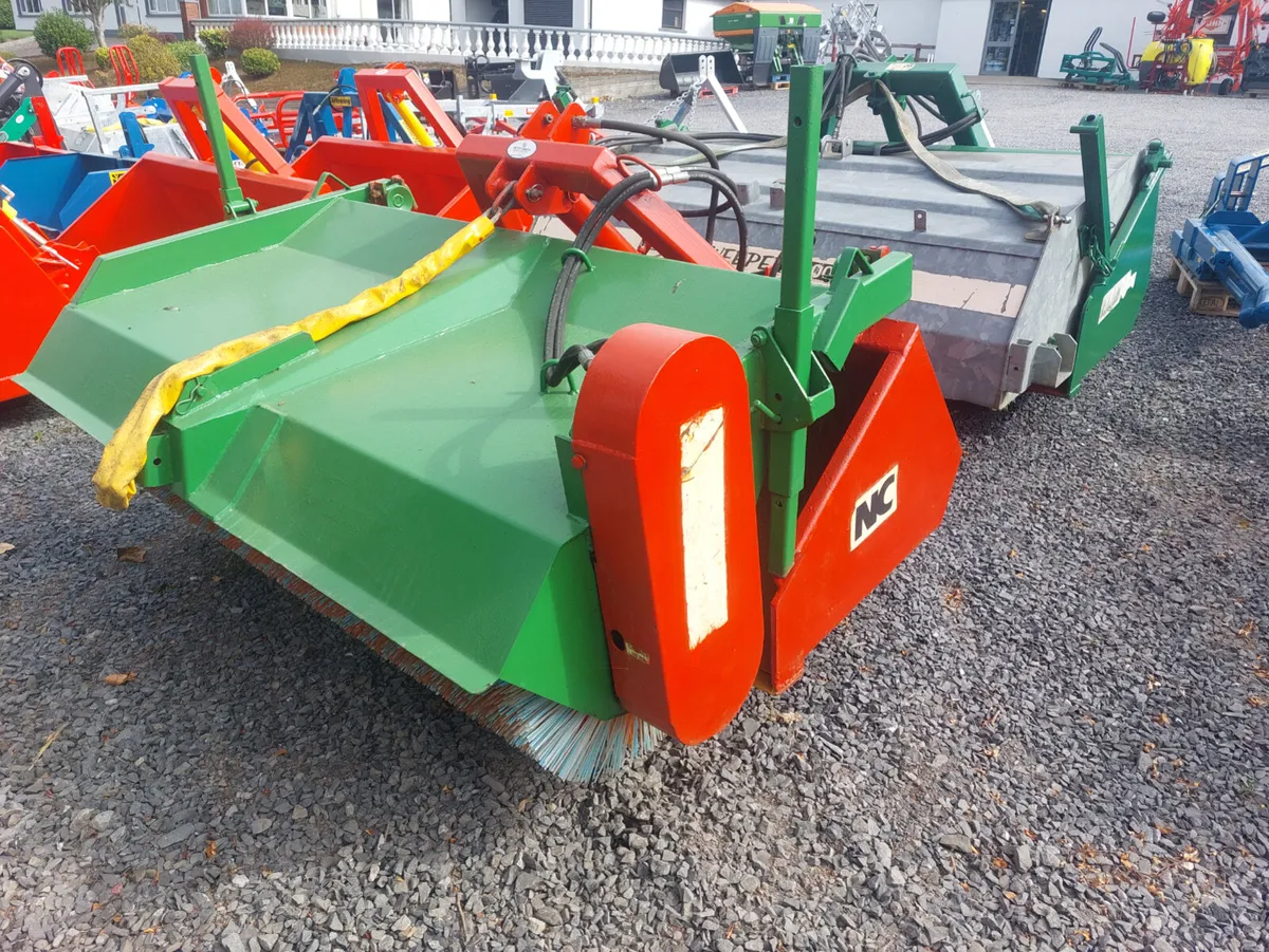 Used Rear Hydraulic Hyd Box Sweeping Brushes - Image 2