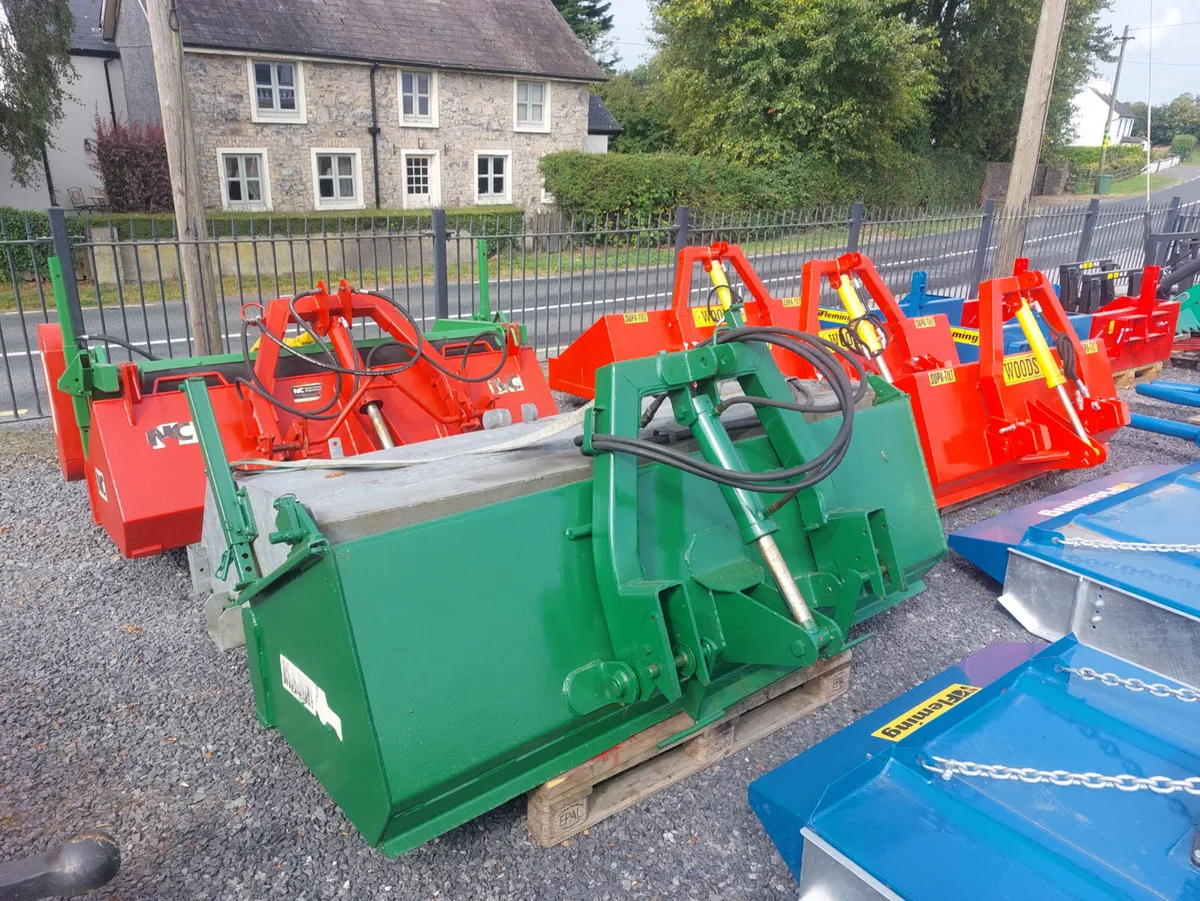 Used Rear Hydraulic Hyd Box Sweeping Brushes - Image 3
