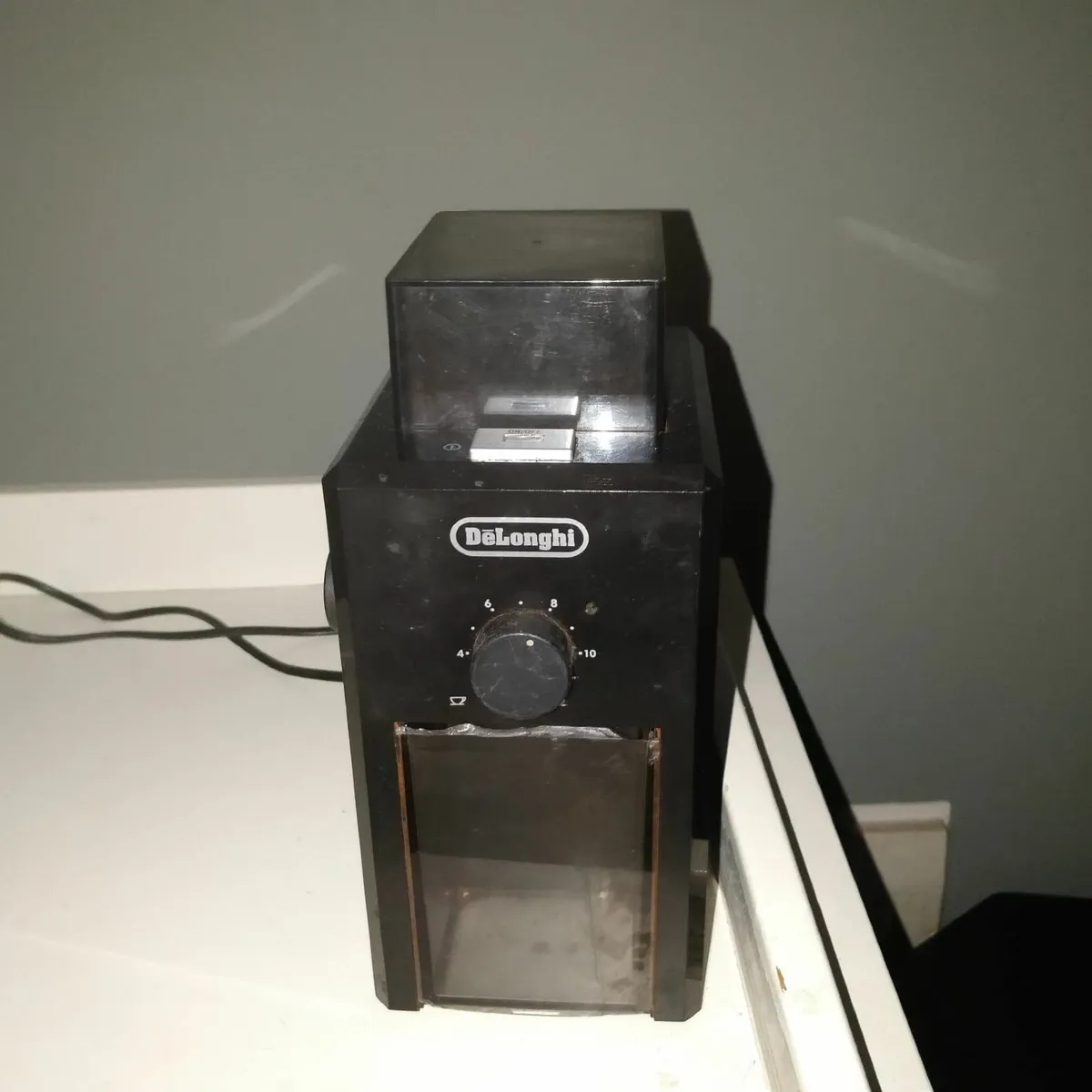 DeLonghi coffee maker and coffee grinder - Image 3