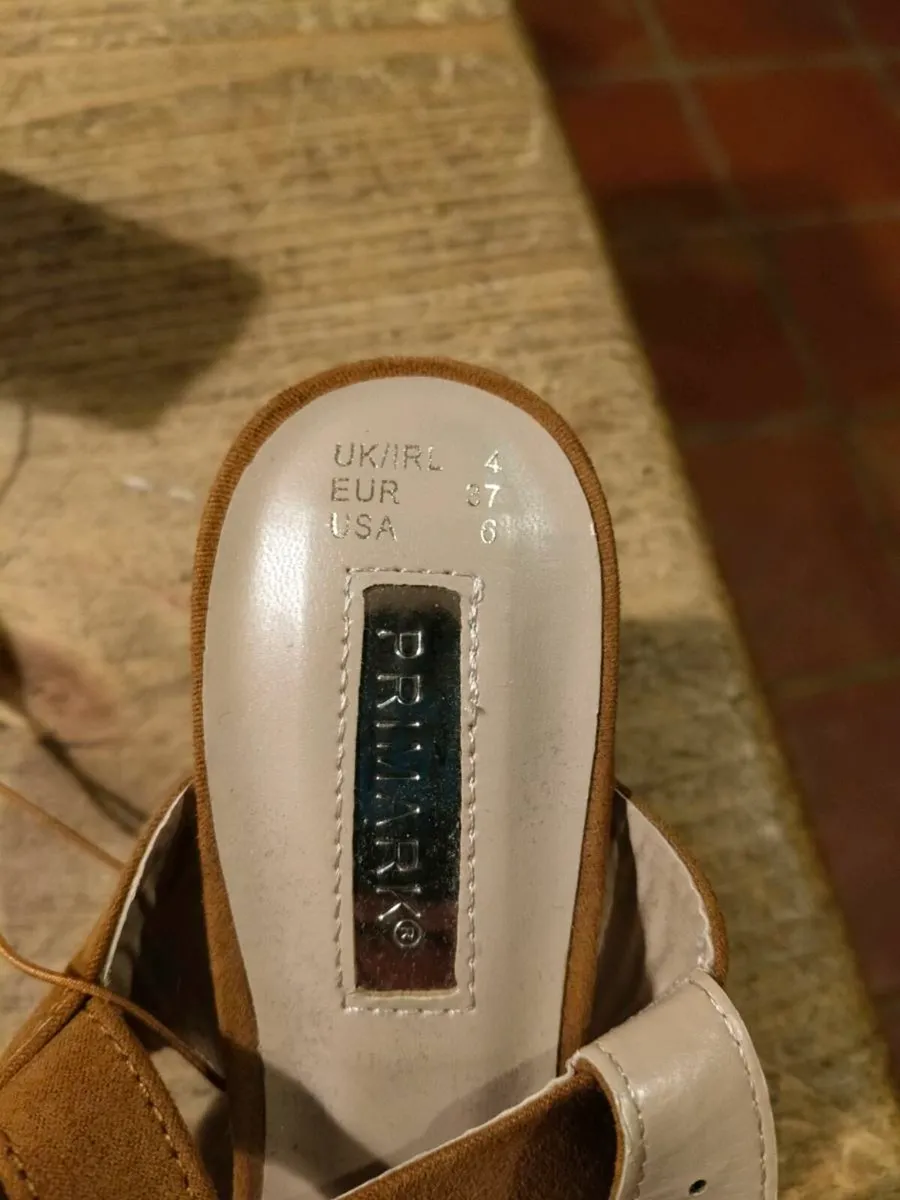 Ladies Penny's Brown swade Sandles. New with tags. - Image 4