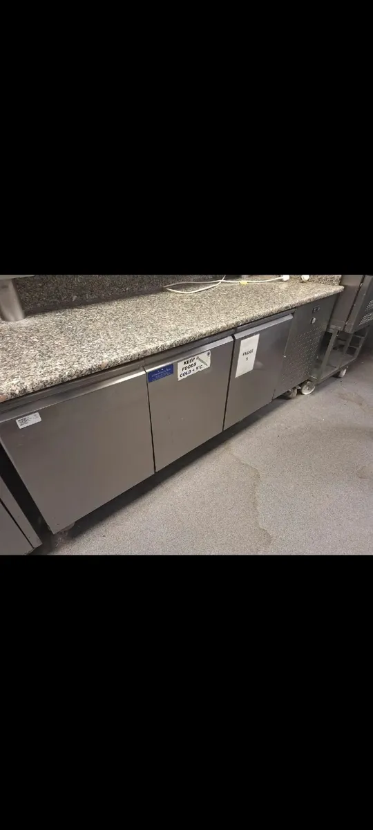 / Pizza Prep Area/Stainless steel Tables/Sinks - Image 3