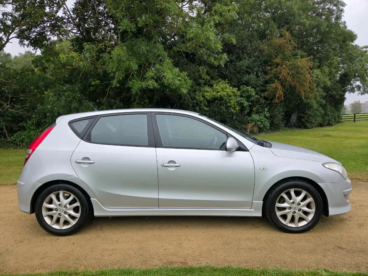 2011 HYUNDAI i30 - Image 2