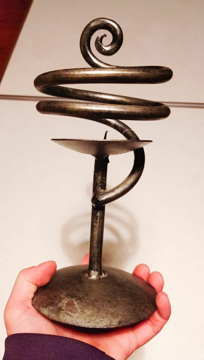 BEAUTIFUL METAL CANDLE HOLDER (USED). - Image 1