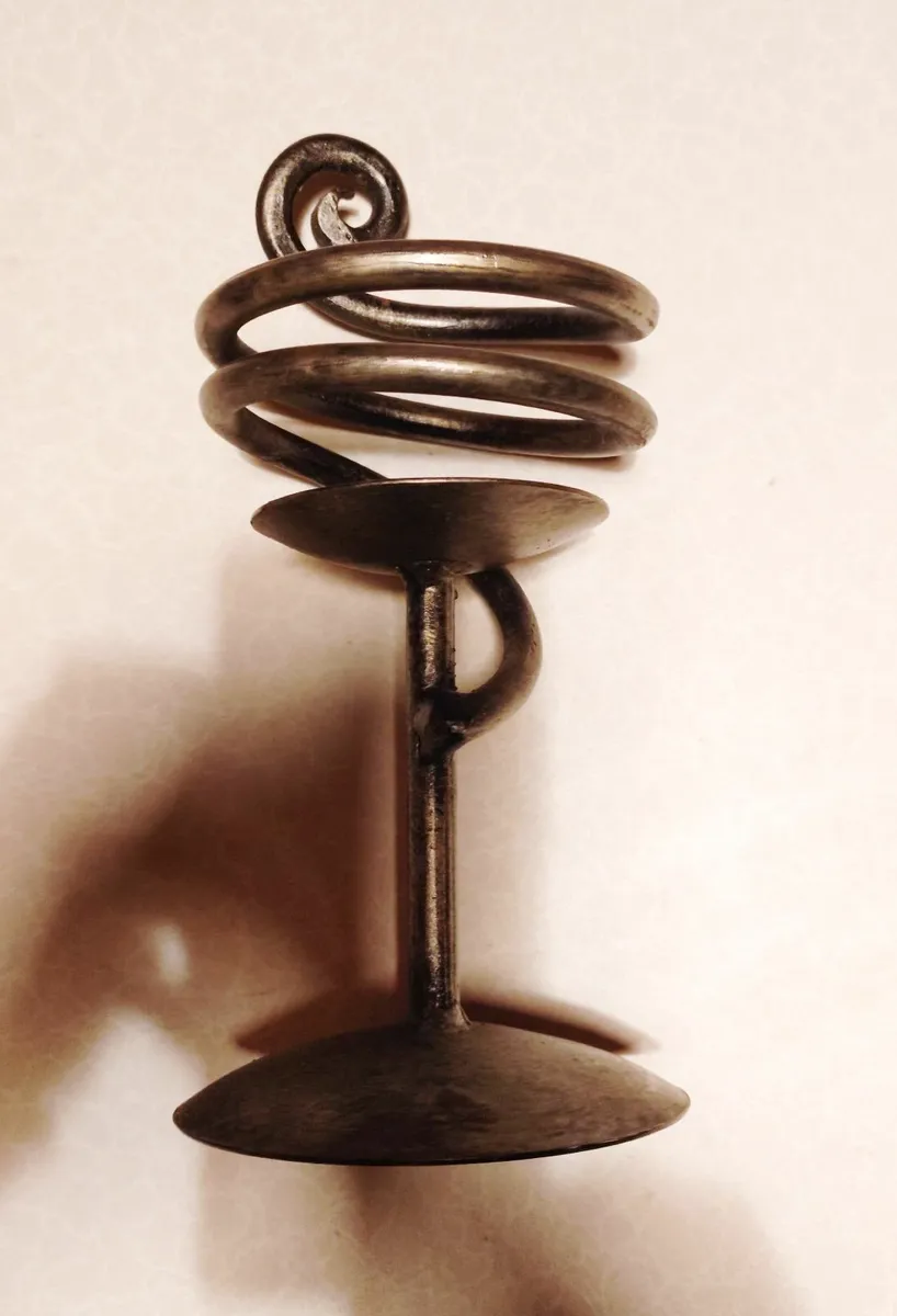 BEAUTIFUL METAL CANDLE HOLDER (USED). - Image 2