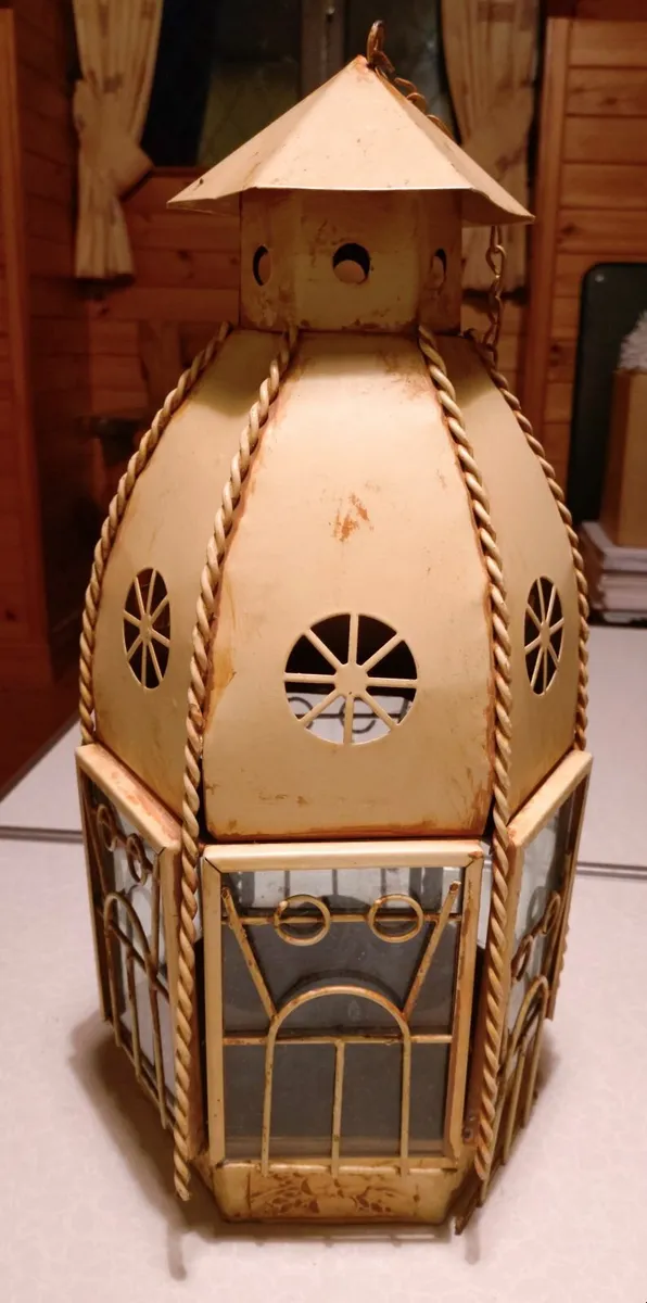 GOOD SIZED LANTERN/CANDLE HOLDER (VINTAGE). - Image 2