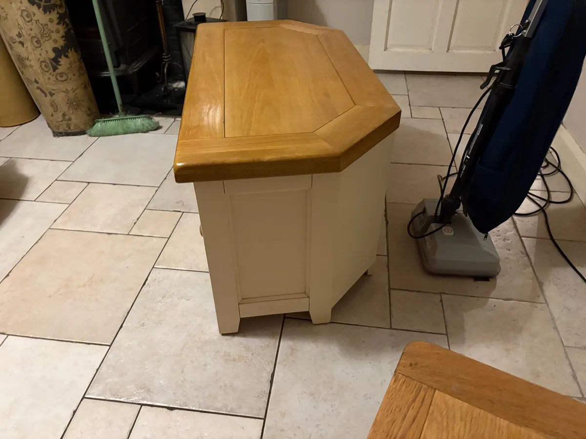 Oak tv unit and coffee table - Image 3