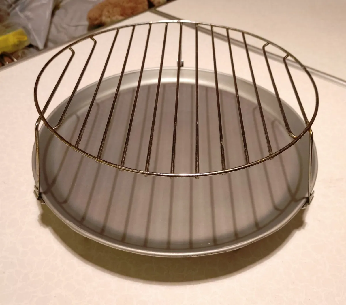 LIGHT METAL KITCHEN TRAY (USED). - Image 1