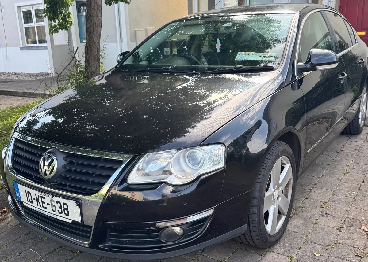 Volkswagen Passat 2010 - Image 1