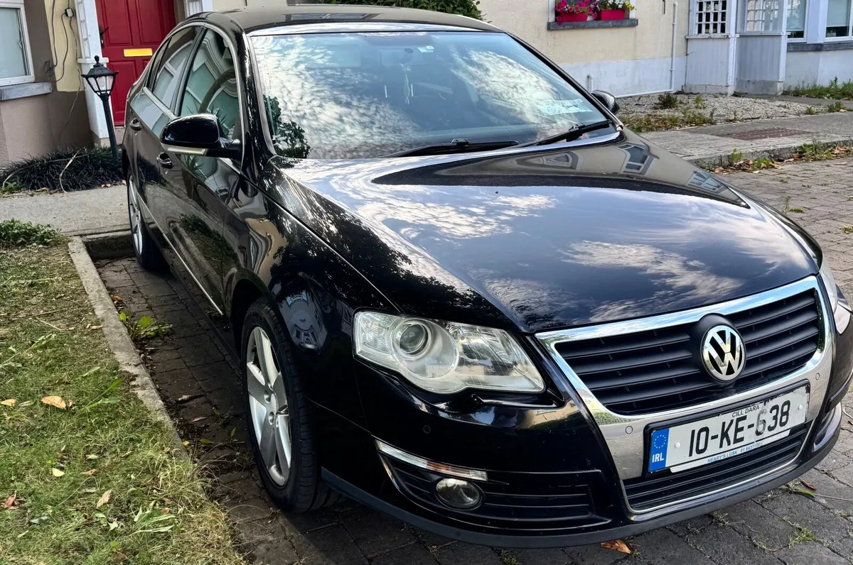 Volkswagen Passat 2010 - Image 2