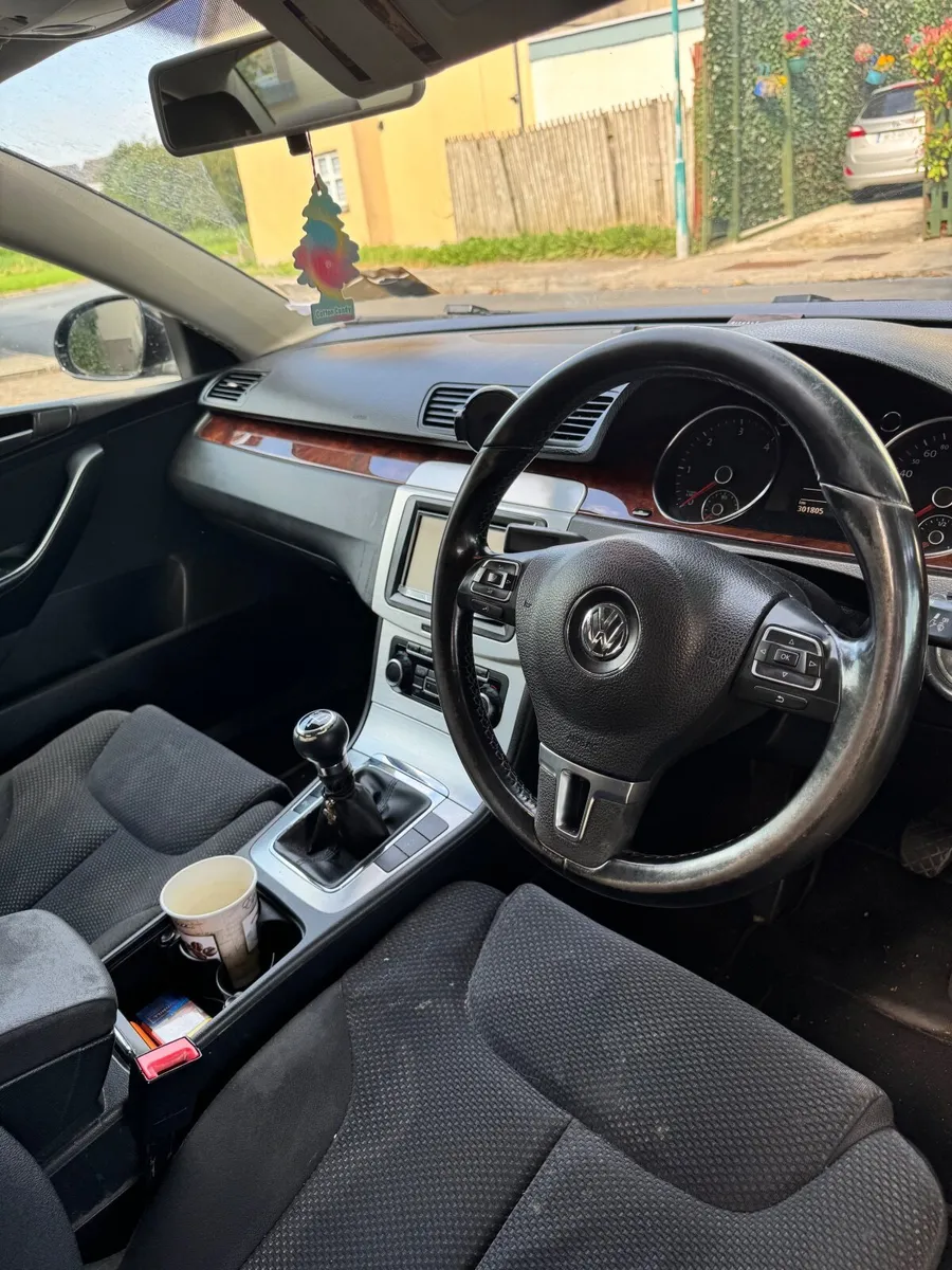 Volkswagen Passat 2010 - Image 3