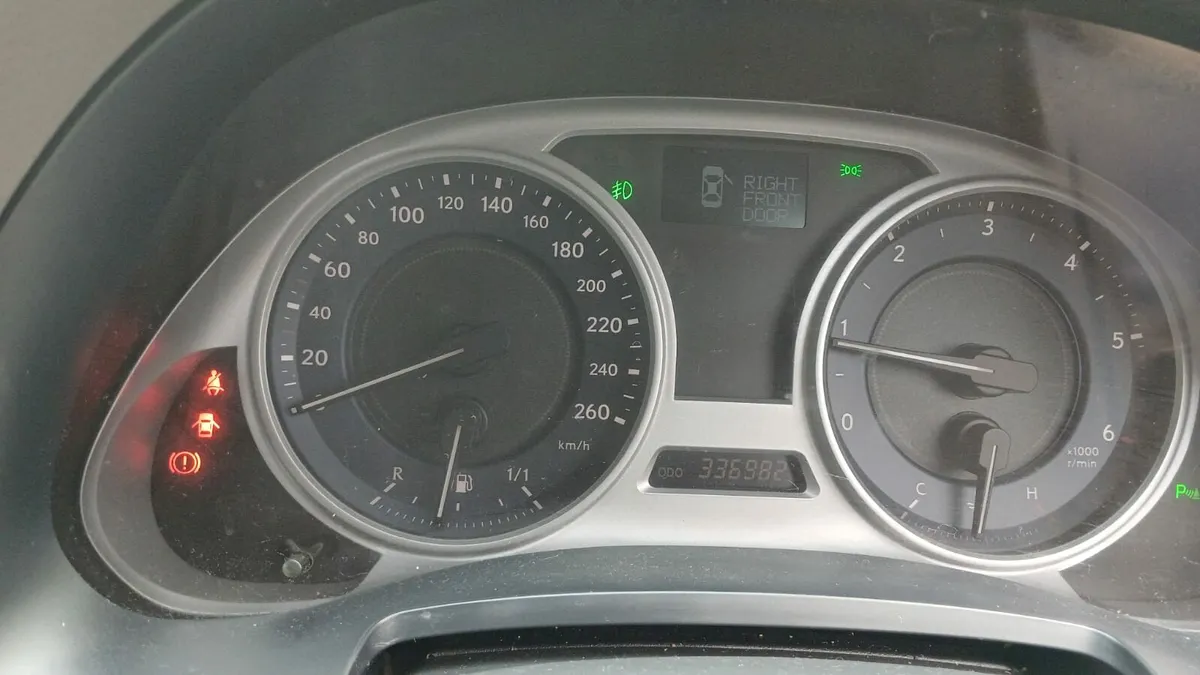 Car - Image 4