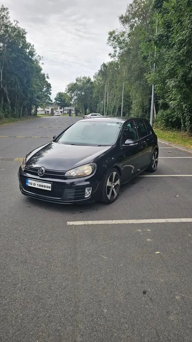 2010 Volkswagen Golf - Image 1