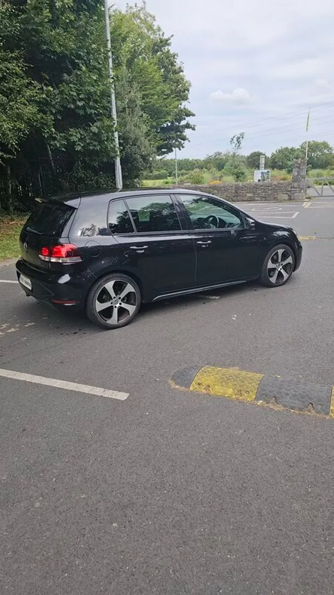 2010 Volkswagen Golf - Image 2