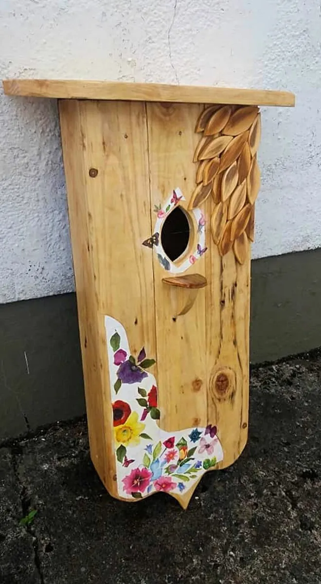 Rustic floating birdhouse / birdbox  LGE - Image 1
