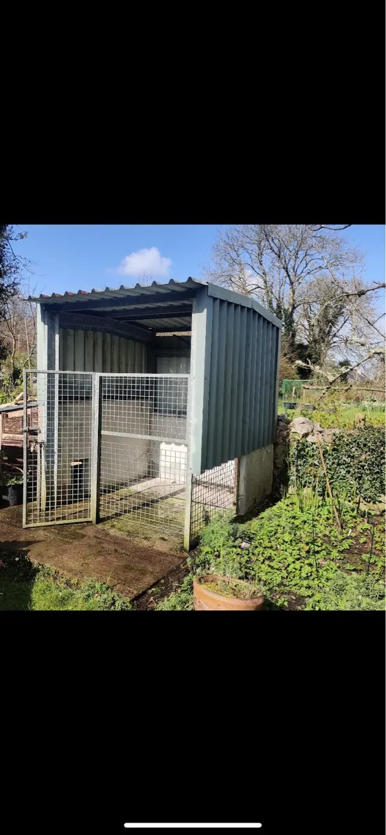Dog pen - Image 1