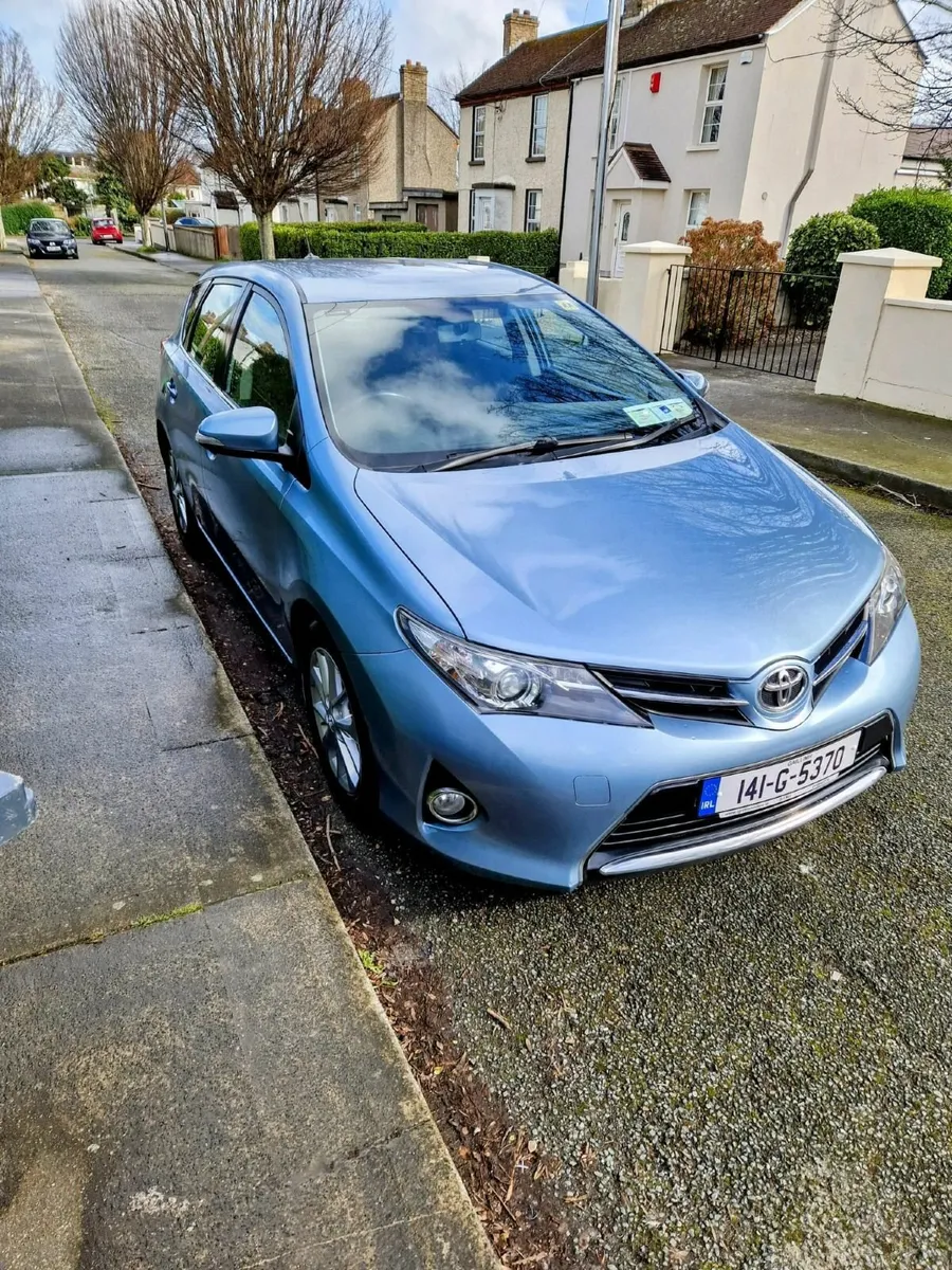 Toyota Auris 2014 - Image 2