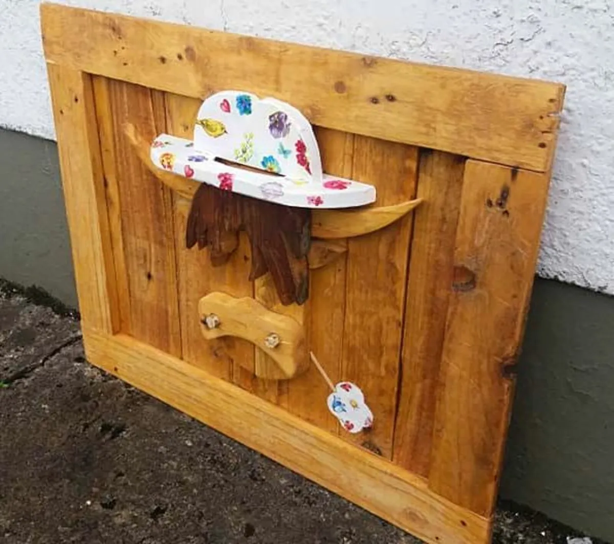 Rustic HIPPY MOO floating wall display - Image 2