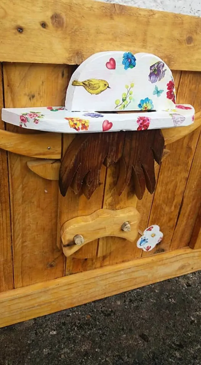 Rustic HIPPY MOO floating wall display - Image 4
