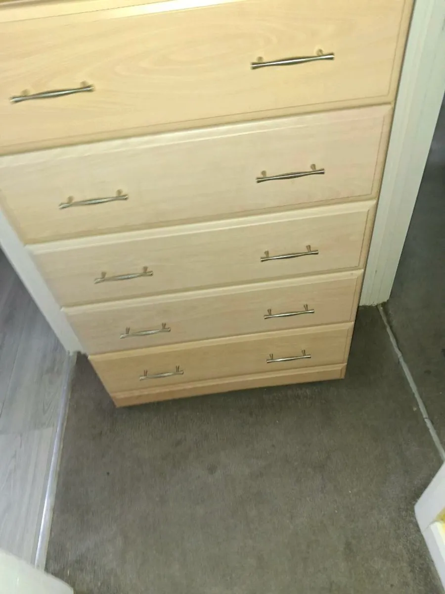 Chest of drawers - Image 1