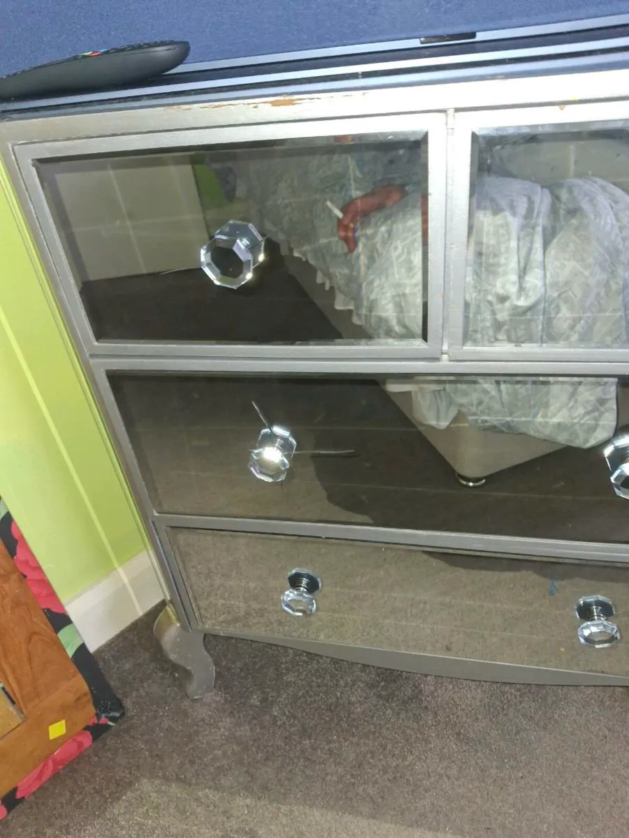 Chest of drawers - Image 2