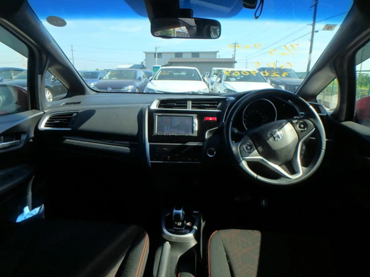 2015 Honda Fit 1.5 Hybrid LOW KMS HIGH SPEC - Image 3