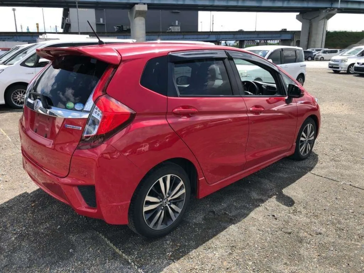 2015 Honda Fit 1.5 Hybrid LOW KMS HIGH SPEC - Image 2