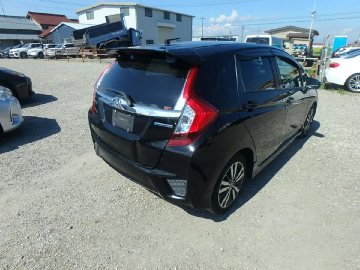 2014 Honda Fit 1.5 Hybrid - Image 3