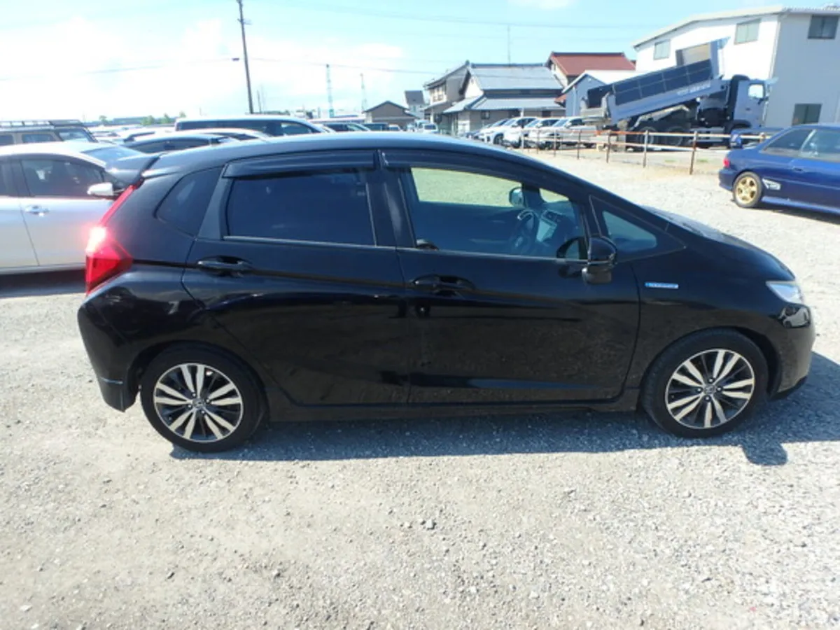 2014 Honda Fit 1.5 Hybrid - Image 4